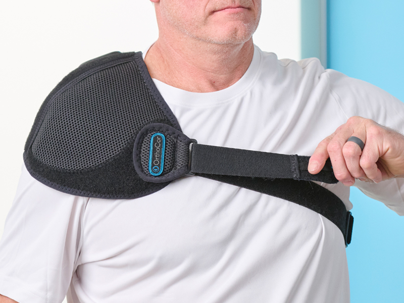 Man wearing the Active Shoulder device on his shoulder.